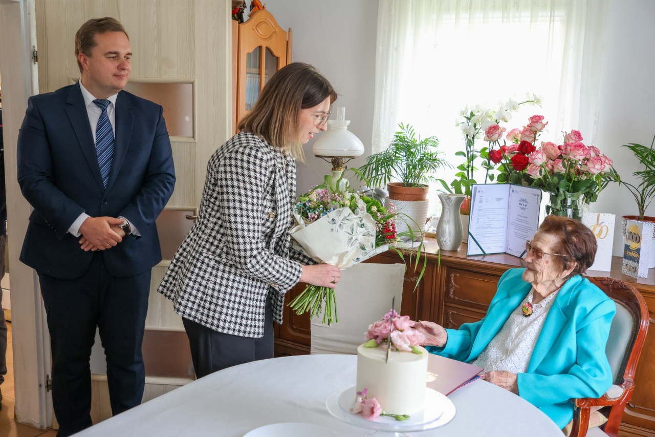 100. urodziny Pani Wiesławy [03.05.2025] - zdjęcie #6 - eOstroleka.pl