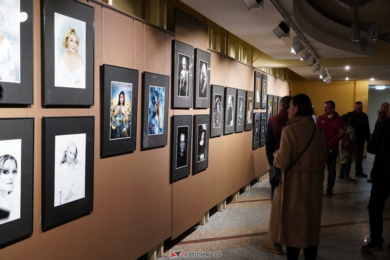Okruchy Duszy - wernisaż wystawy fotografii Anny Suchcickiej [9.05.2025]] - zdjęcie #30 - eOstroleka.pl