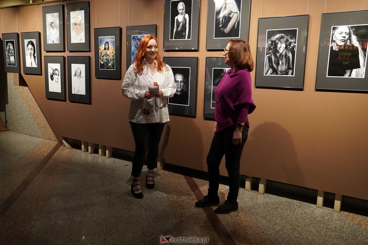 Okruchy Duszy - wernisaż wystawy fotografii Anny Suchcickiej [9.05.2025]] - zdjęcie #25 - eOstroleka.pl