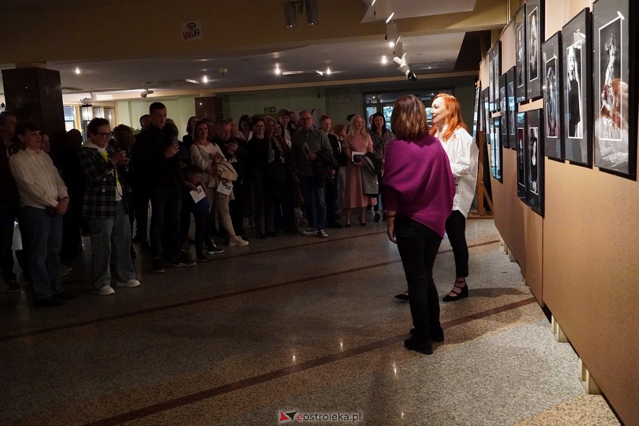 Okruchy Duszy - wernisaż wystawy fotografii Anny Suchcickiej [9.05.2025]] - zdjęcie #23 - eOstroleka.pl