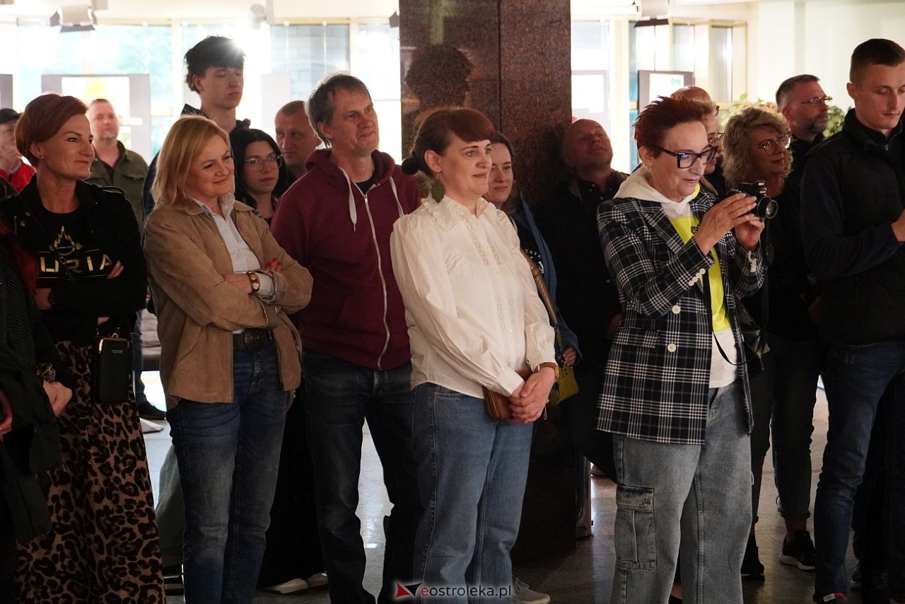 Okruchy Duszy - wernisaż wystawy fotografii Anny Suchcickiej [9.05.2025]] - zdjęcie #22 - eOstroleka.pl