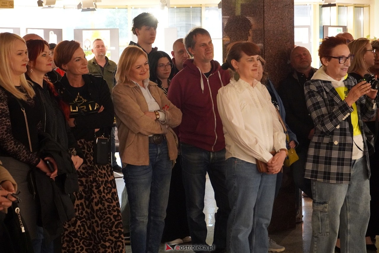 Okruchy Duszy - wernisaż wystawy fotografii Anny Suchcickiej [9.05.2025]] - zdjęcie #21 - eOstroleka.pl
