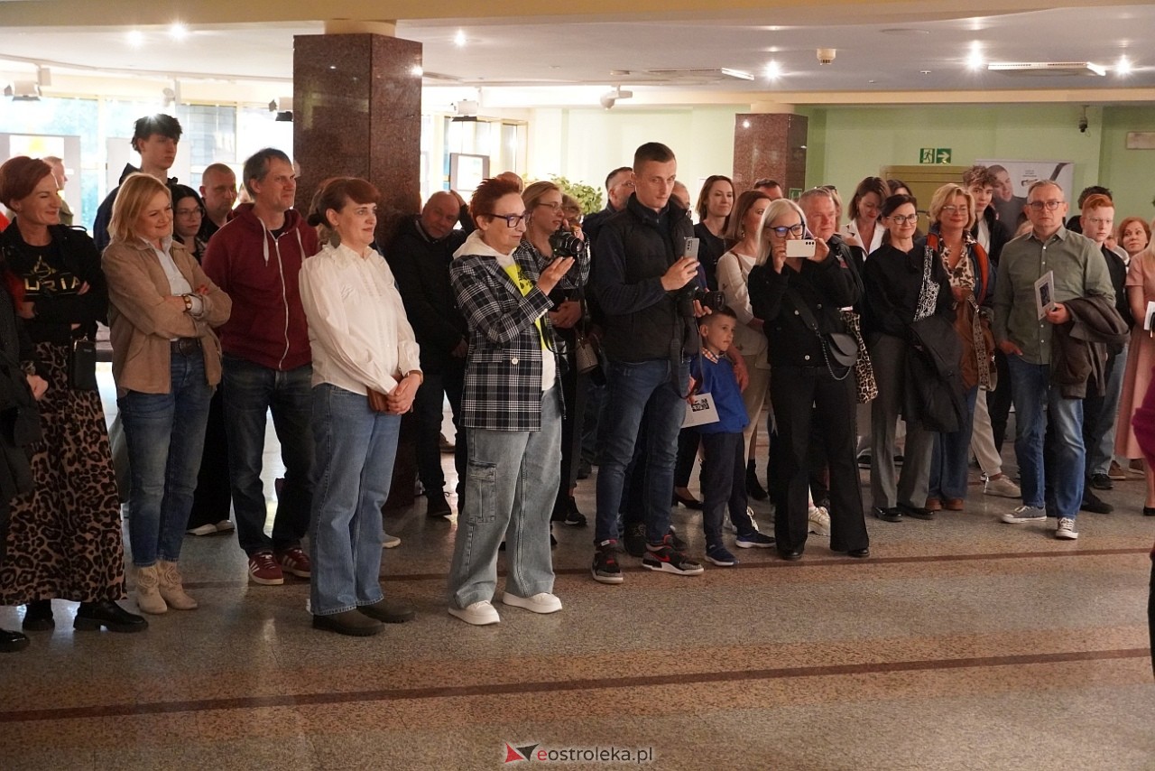 Okruchy Duszy - wernisaż wystawy fotografii Anny Suchcickiej [9.05.2025]] - zdjęcie #20 - eOstroleka.pl