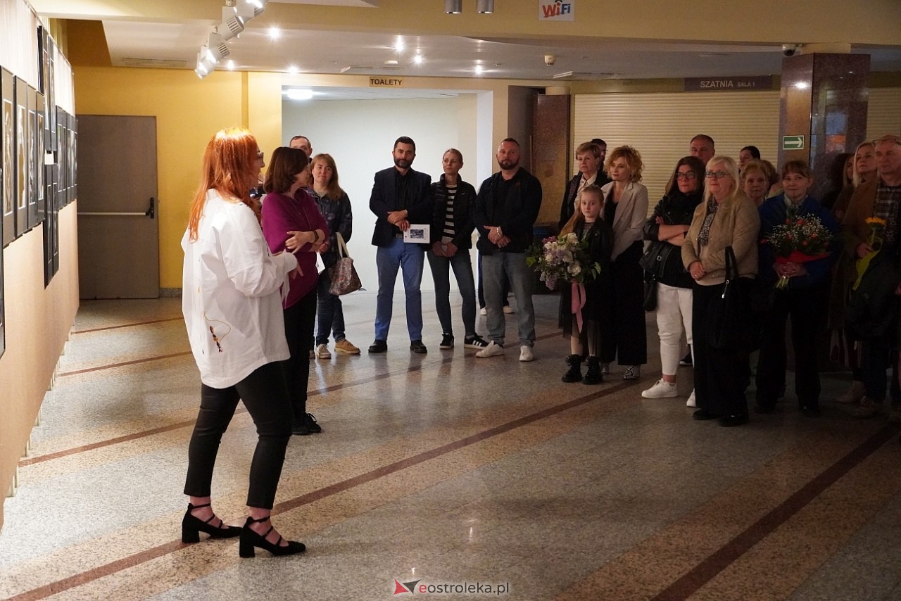 Okruchy Duszy - wernisaż wystawy fotografii Anny Suchcickiej [9.05.2025]] - zdjęcie #13 - eOstroleka.pl