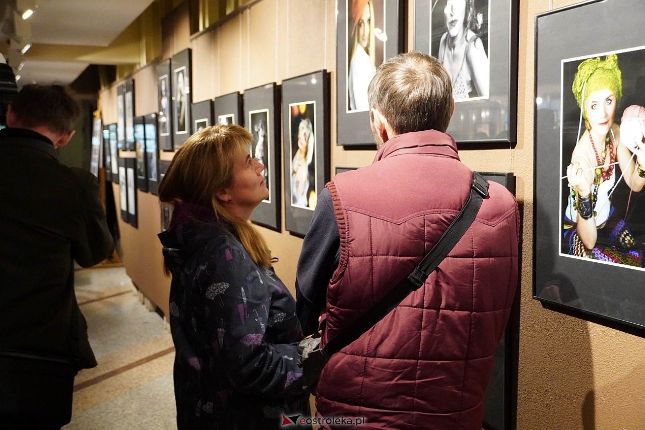 Okruchy Duszy - wernisaż wystawy fotografii Anny Suchcickiej [9.05.2025]] - zdjęcie #11 - eOstroleka.pl