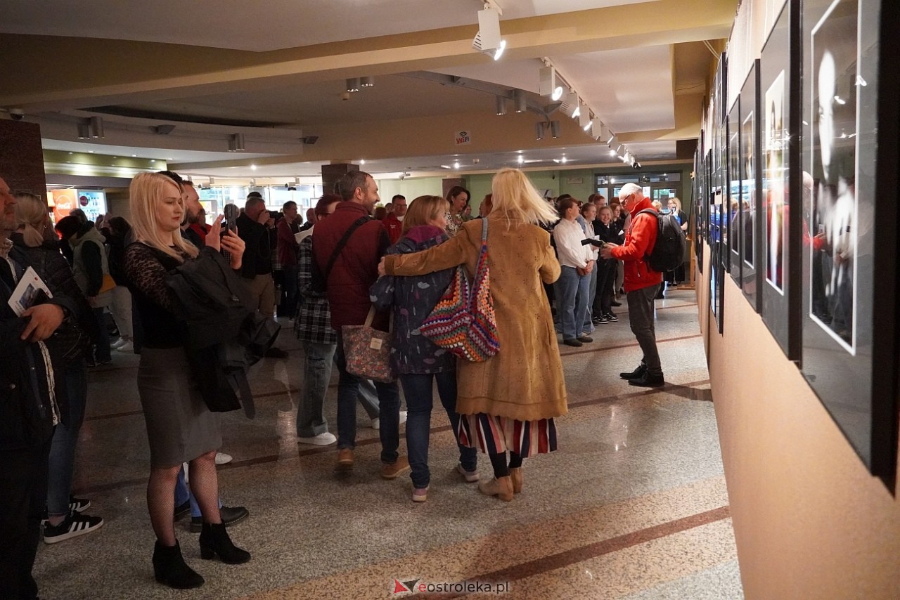 Okruchy Duszy - wernisaż wystawy fotografii Anny Suchcickiej [9.05.2025]] - zdjęcie #10 - eOstroleka.pl