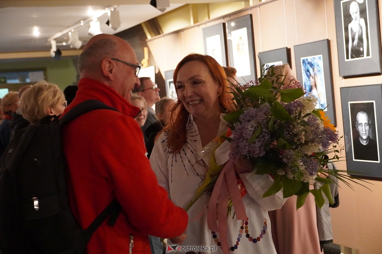 Okruchy Duszy - wernisaż wystawy fotografii Anny Suchcickiej [9.05.2025]] - zdjęcie #9 - eOstroleka.pl