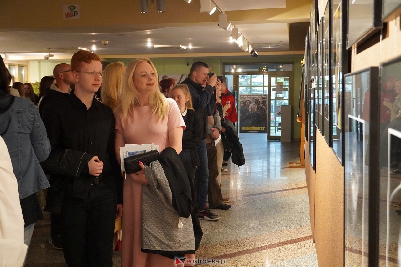 Okruchy Duszy - wernisaż wystawy fotografii Anny Suchcickiej [9.05.2025]] - zdjęcie #6 - eOstroleka.pl