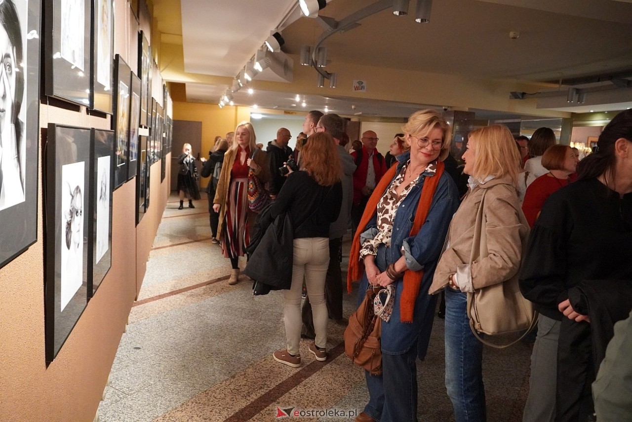 Okruchy Duszy - wernisaż wystawy fotografii Anny Suchcickiej [9.05.2025]] - zdjęcie #5 - eOstroleka.pl