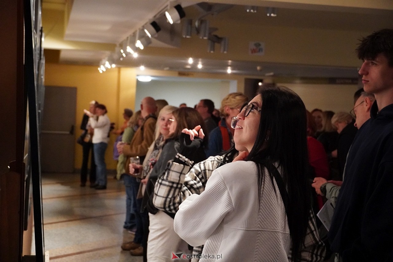 Okruchy Duszy - wernisaż wystawy fotografii Anny Suchcickiej [9.05.2025]] - zdjęcie #2 - eOstroleka.pl