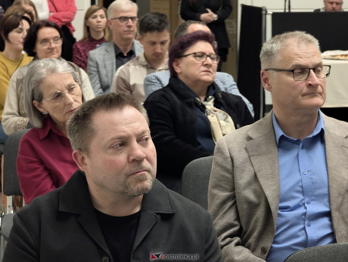 Wernisaż wystawy „Jaćwieskie eldorado” w Muzeum Kultury Kurpiowskiej [09.05.2025] - zdjęcie #14 - eOstroleka.pl