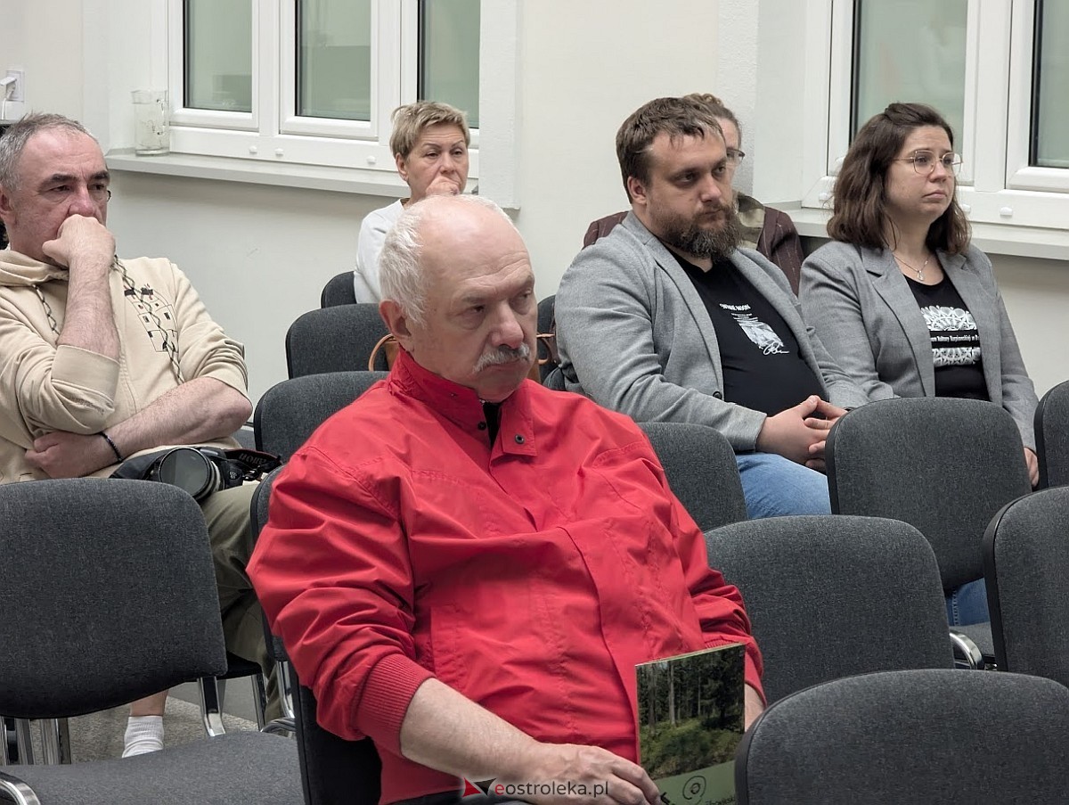 Wernisaż wystawy „Jaćwieskie eldorado” w Muzeum Kultury Kurpiowskiej [09.05.2025] - zdjęcie #13 - eOstroleka.pl