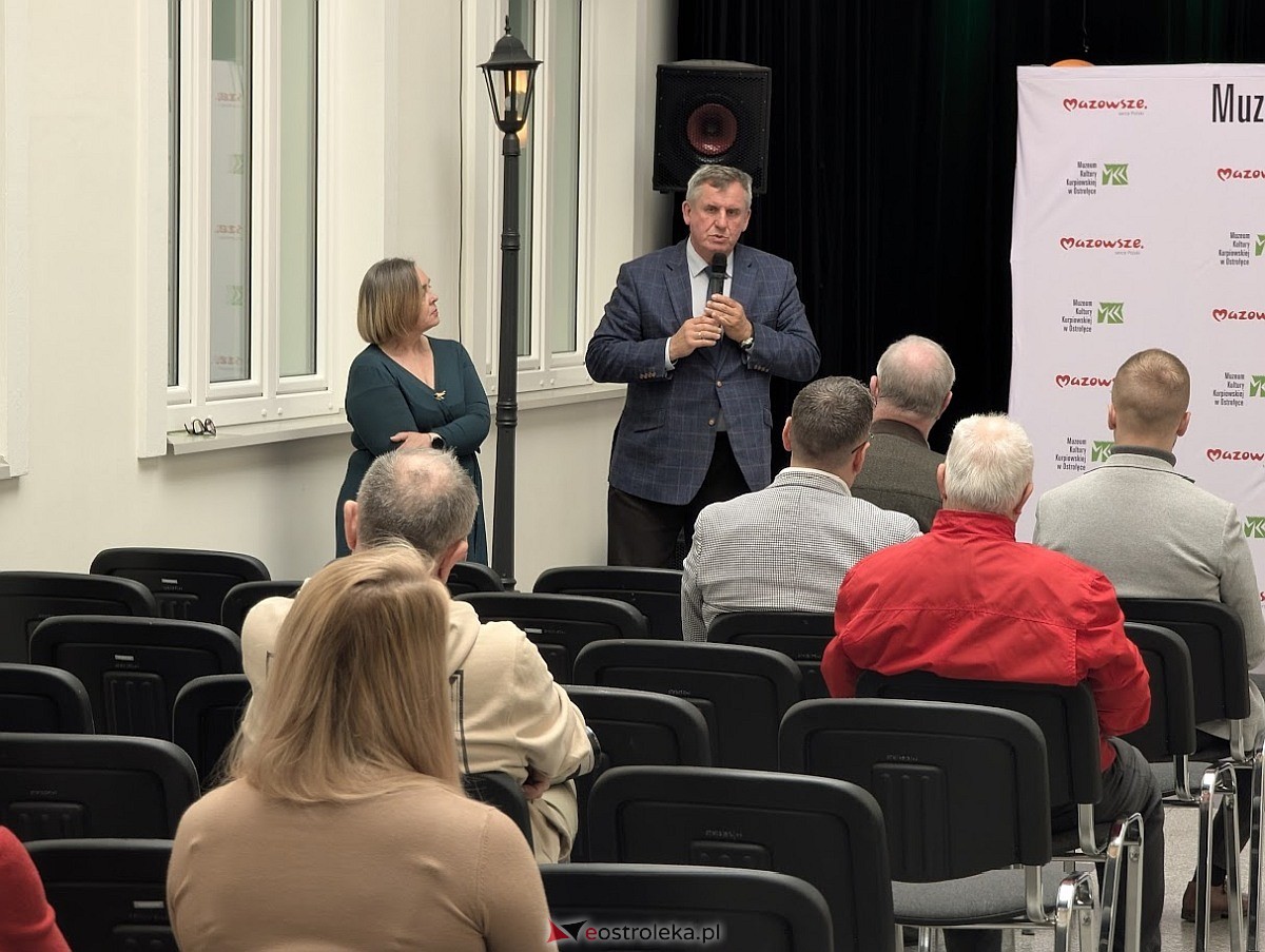 Wernisaż wystawy „Jaćwieskie eldorado” w Muzeum Kultury Kurpiowskiej [09.05.2025] - zdjęcie #11 - eOstroleka.pl