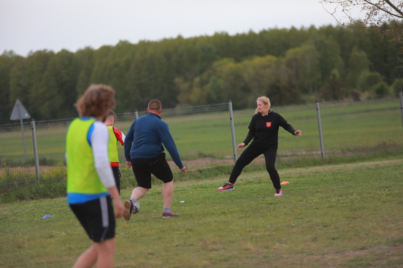 Mecz na stulecie Szkoły Podstawowej w Drwęczy [09.05.2025]] - zdjęcie #15 - eOstroleka.pl
