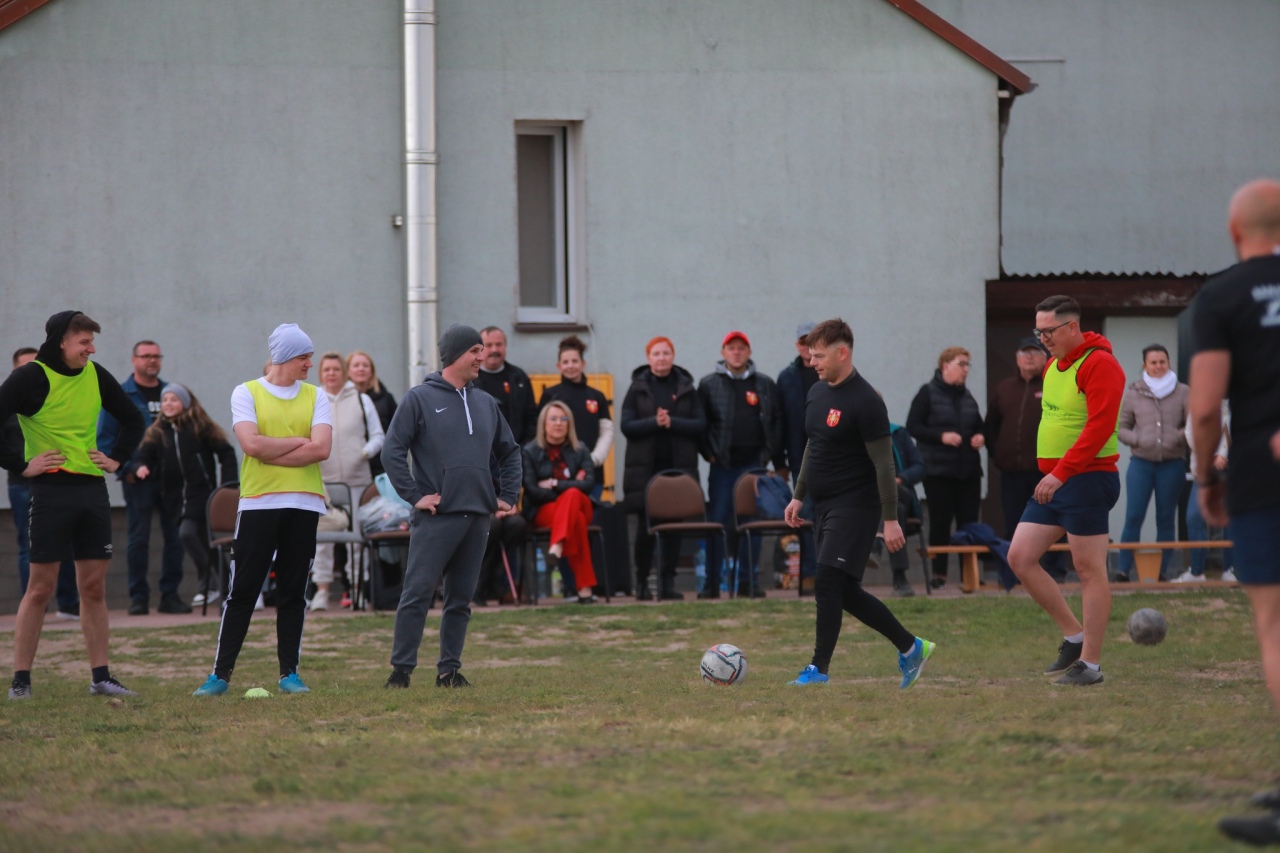 Mecz na stulecie Szkoły Podstawowej w Drwęczy [09.05.2025]] - zdjęcie #13 - eOstroleka.pl