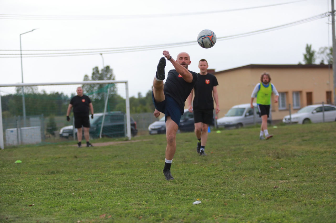 Mecz na stulecie Szkoły Podstawowej w Drwęczy [09.05.2025]] - zdjęcie #10 - eOstroleka.pl