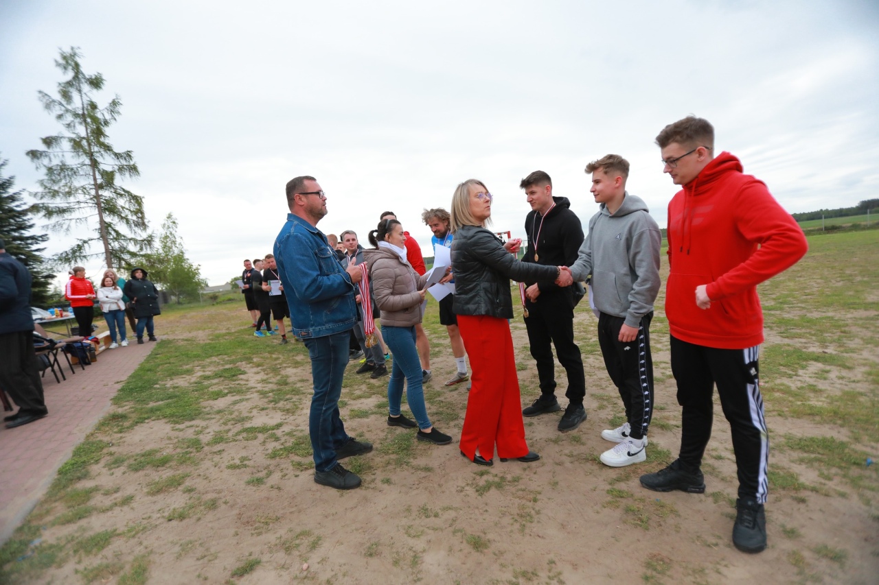 Mecz na stulecie Szkoły Podstawowej w Drwęczy [09.05.2025]] - zdjęcie #7 - eOstroleka.pl