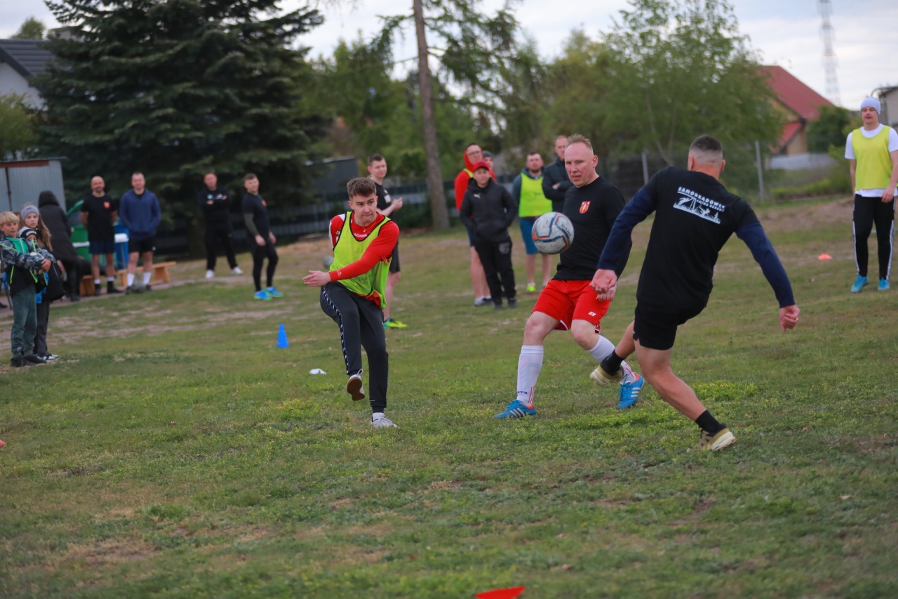 Mecz na stulecie Szkoły Podstawowej w Drwęczy [09.05.2025]] - zdjęcie #3 - eOstroleka.pl