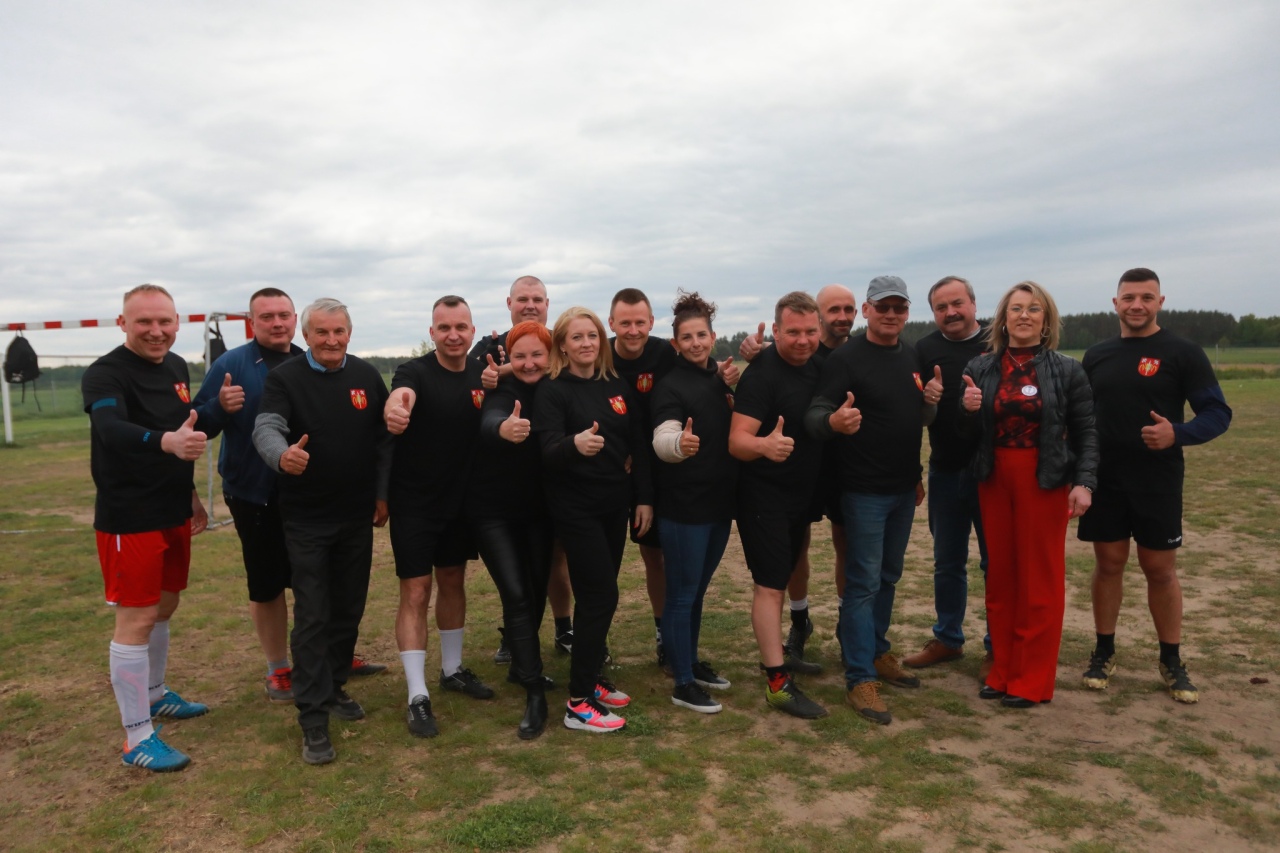 Mecz na stulecie Szkoły Podstawowej w Drwęczy [09.05.2025]] - zdjęcie #1 - eOstroleka.pl