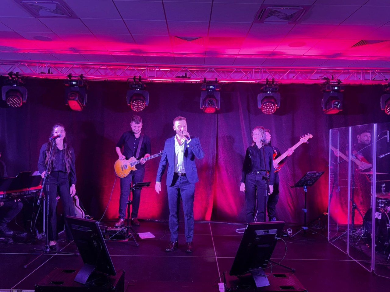 Kolejny wieczór wspomnień z muzyką Krzysztofa Krawczyka - zdjęcie #7 - eOstroleka.pl