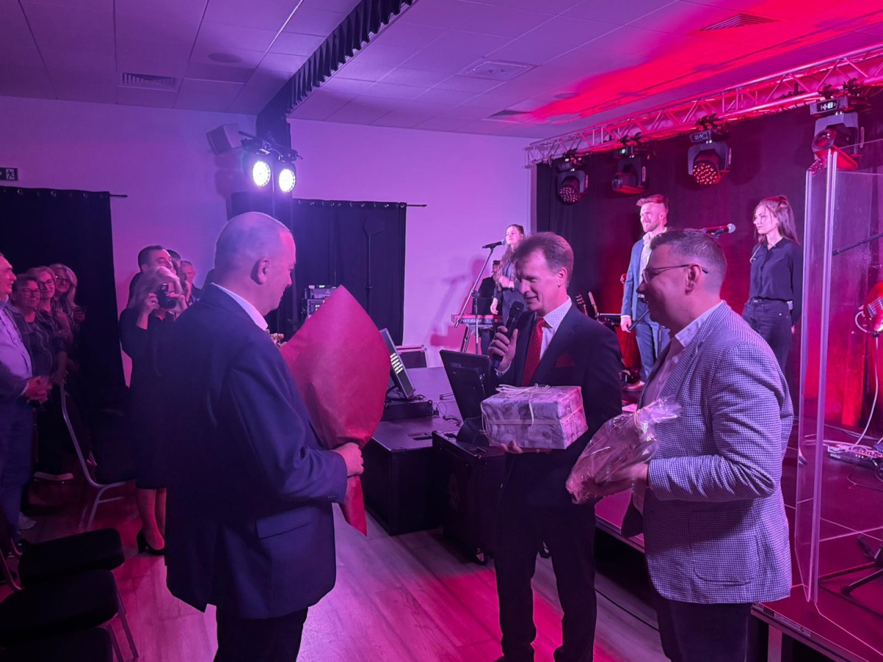 Kolejny wieczór wspomnień z muzyką Krzysztofa Krawczyka - zdjęcie #10 - eOstroleka.pl