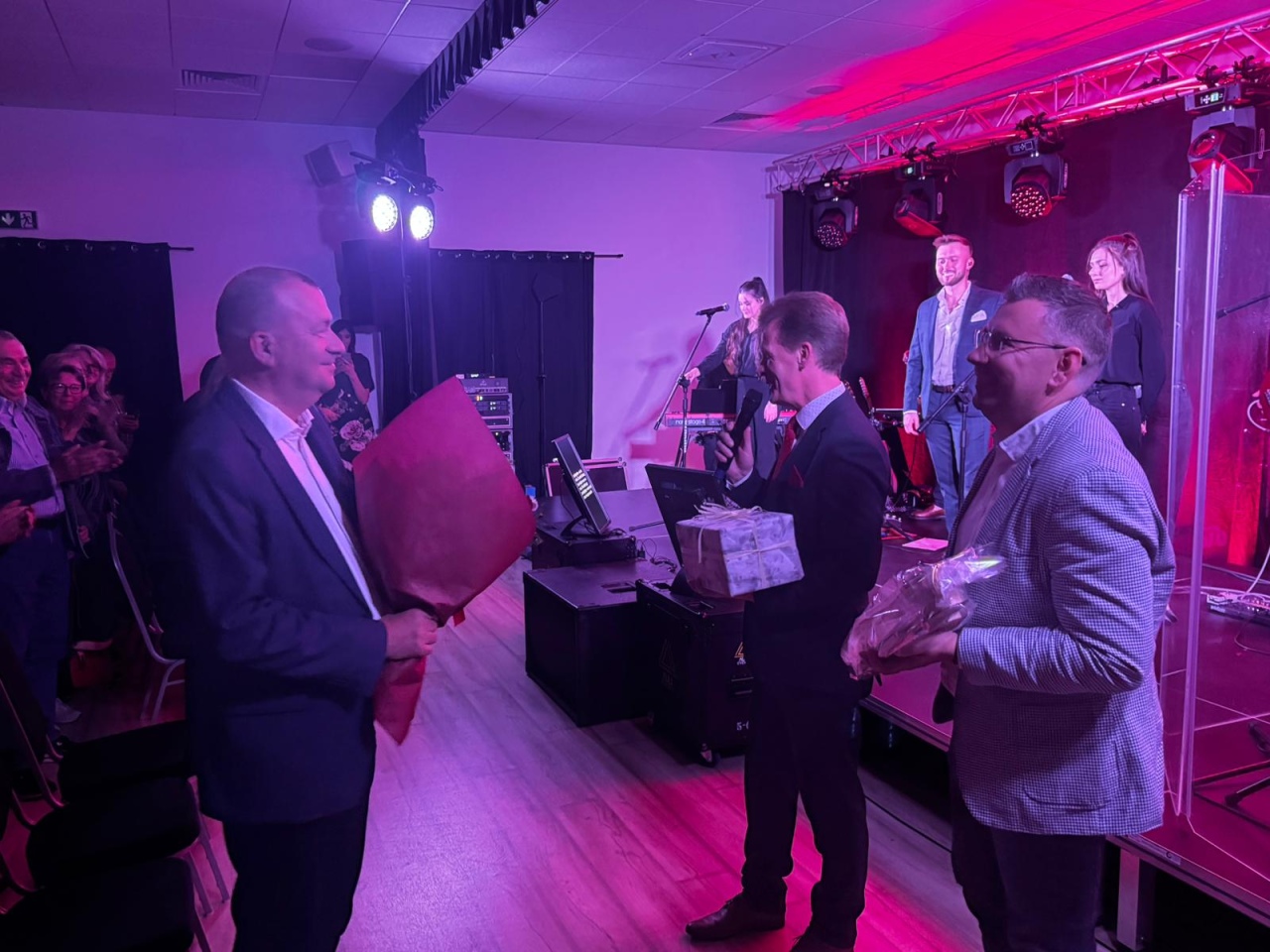 Kolejny wieczór wspomnień z muzyką Krzysztofa Krawczyka - zdjęcie #17 - eOstroleka.pl