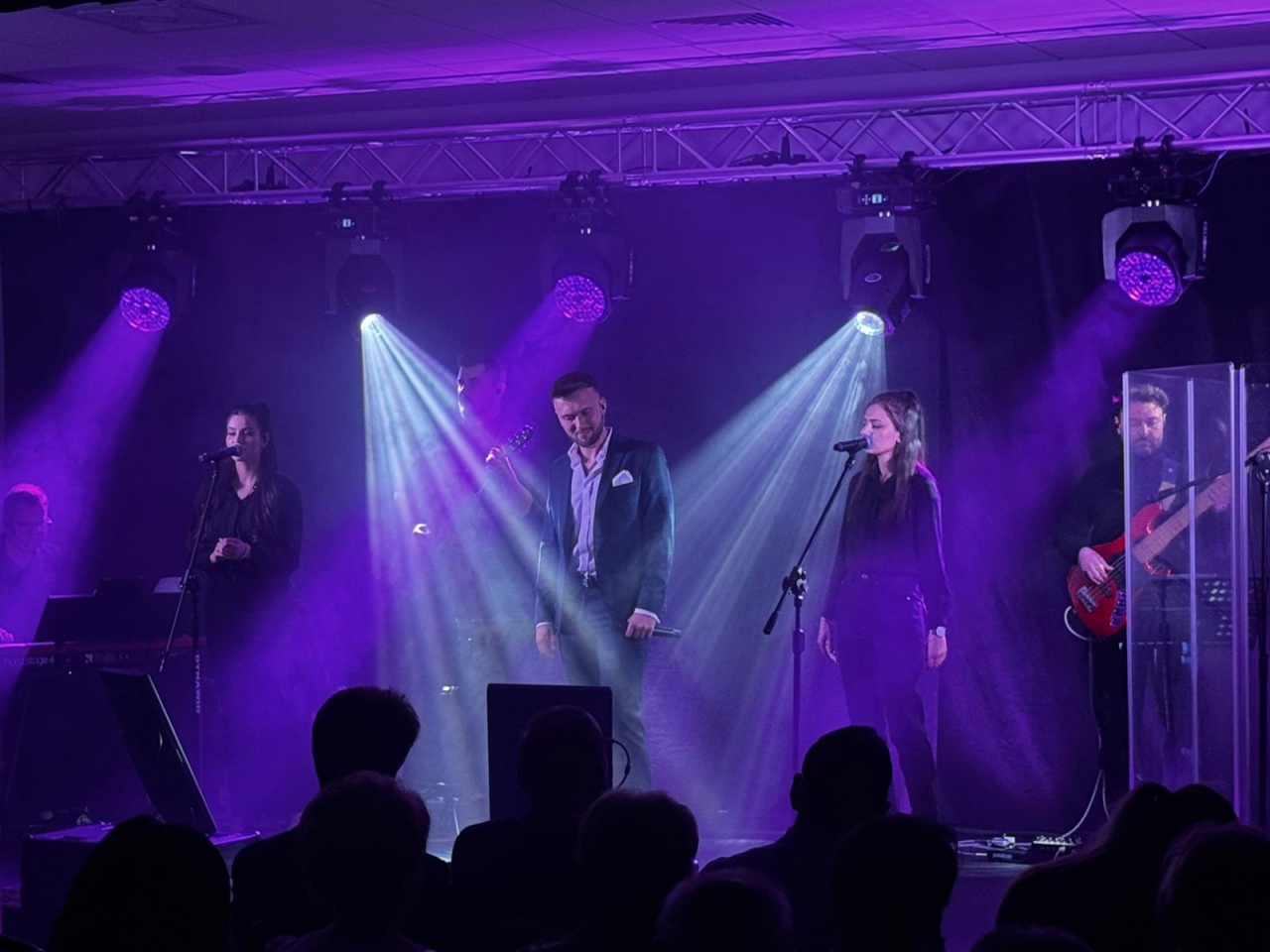 Kolejny wieczór wspomnień z muzyką Krzysztofa Krawczyka - zdjęcie #16 - eOstroleka.pl