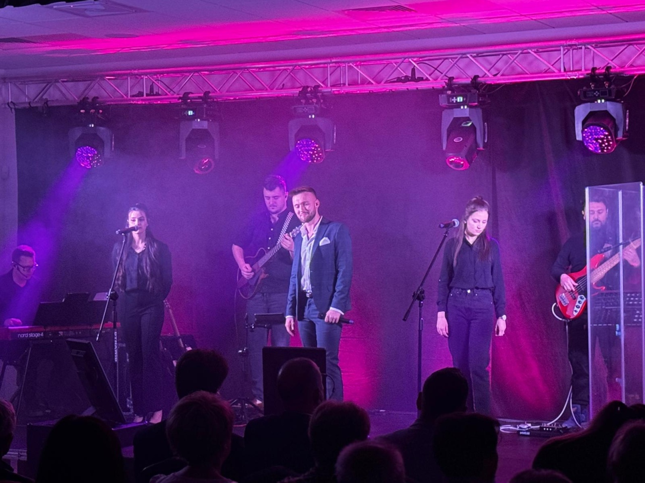 Kolejny wieczór wspomnień z muzyką Krzysztofa Krawczyka - zdjęcie #18 - eOstroleka.pl