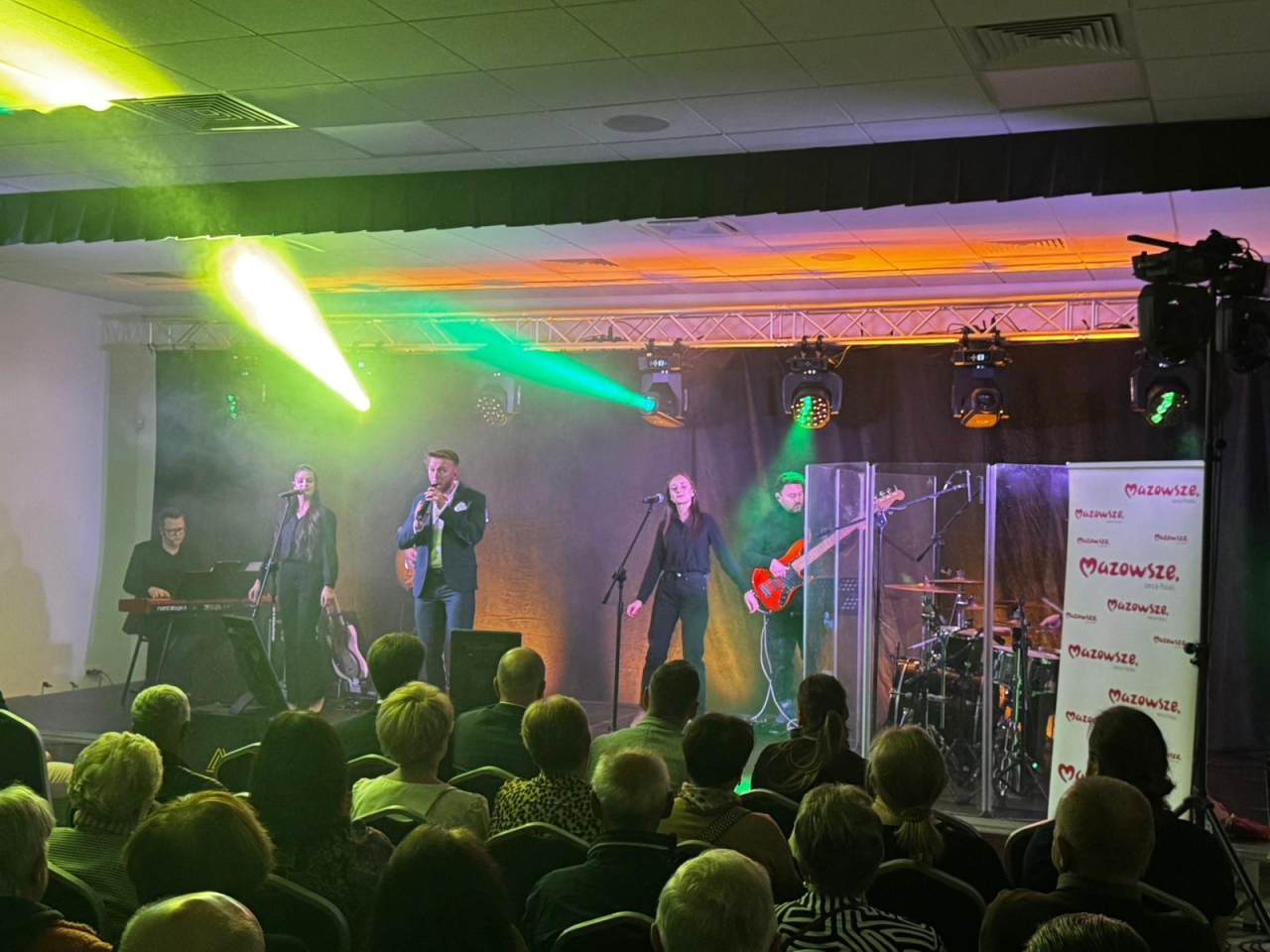 Kolejny wieczór wspomnień z muzyką Krzysztofa Krawczyka - zdjęcie #20 - eOstroleka.pl