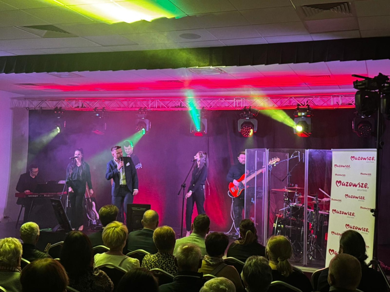 Kolejny wieczór wspomnień z muzyką Krzysztofa Krawczyka - zdjęcie #22 - eOstroleka.pl