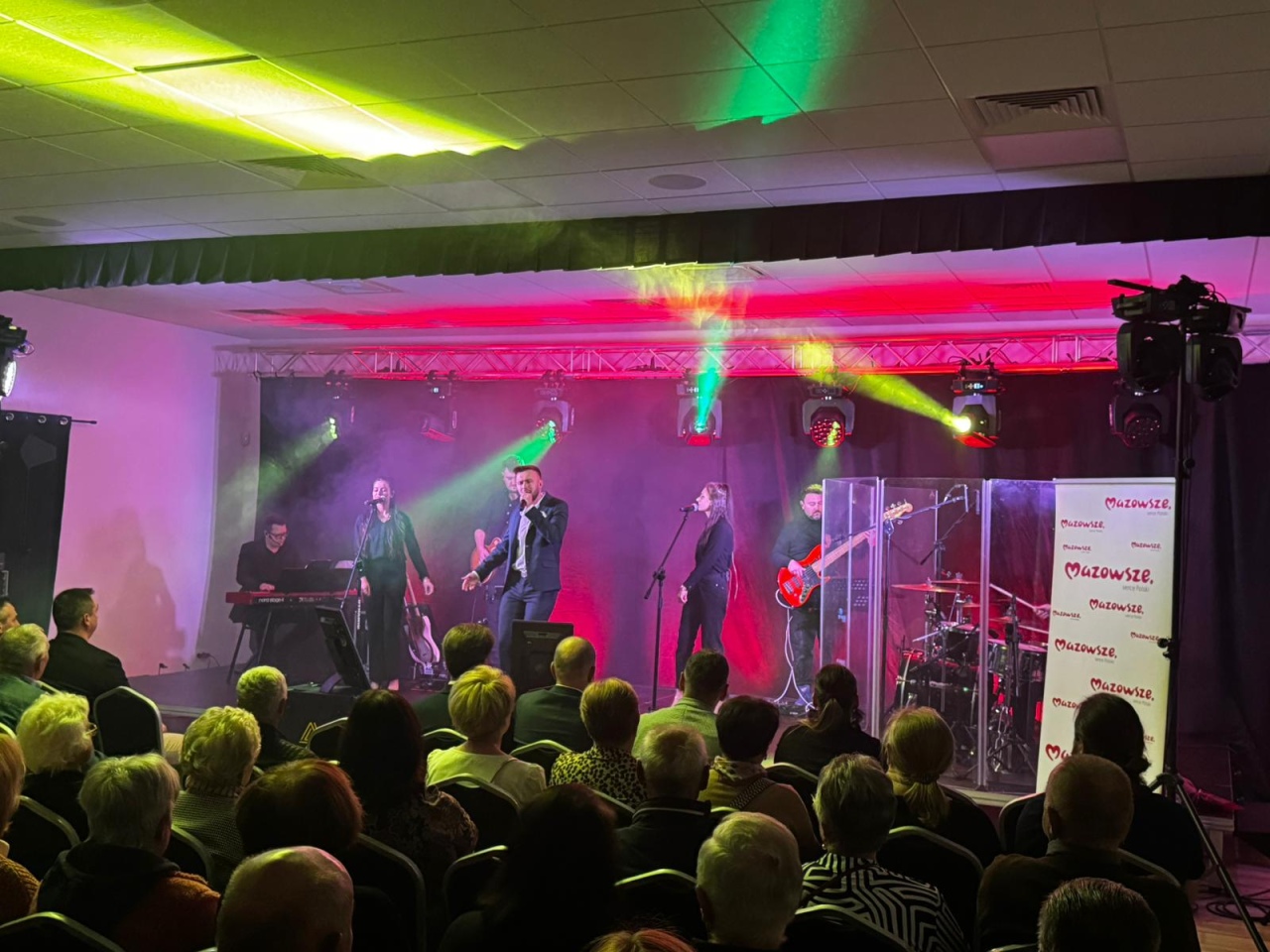 Kolejny wieczór wspomnień z muzyką Krzysztofa Krawczyka - zdjęcie #24 - eOstroleka.pl