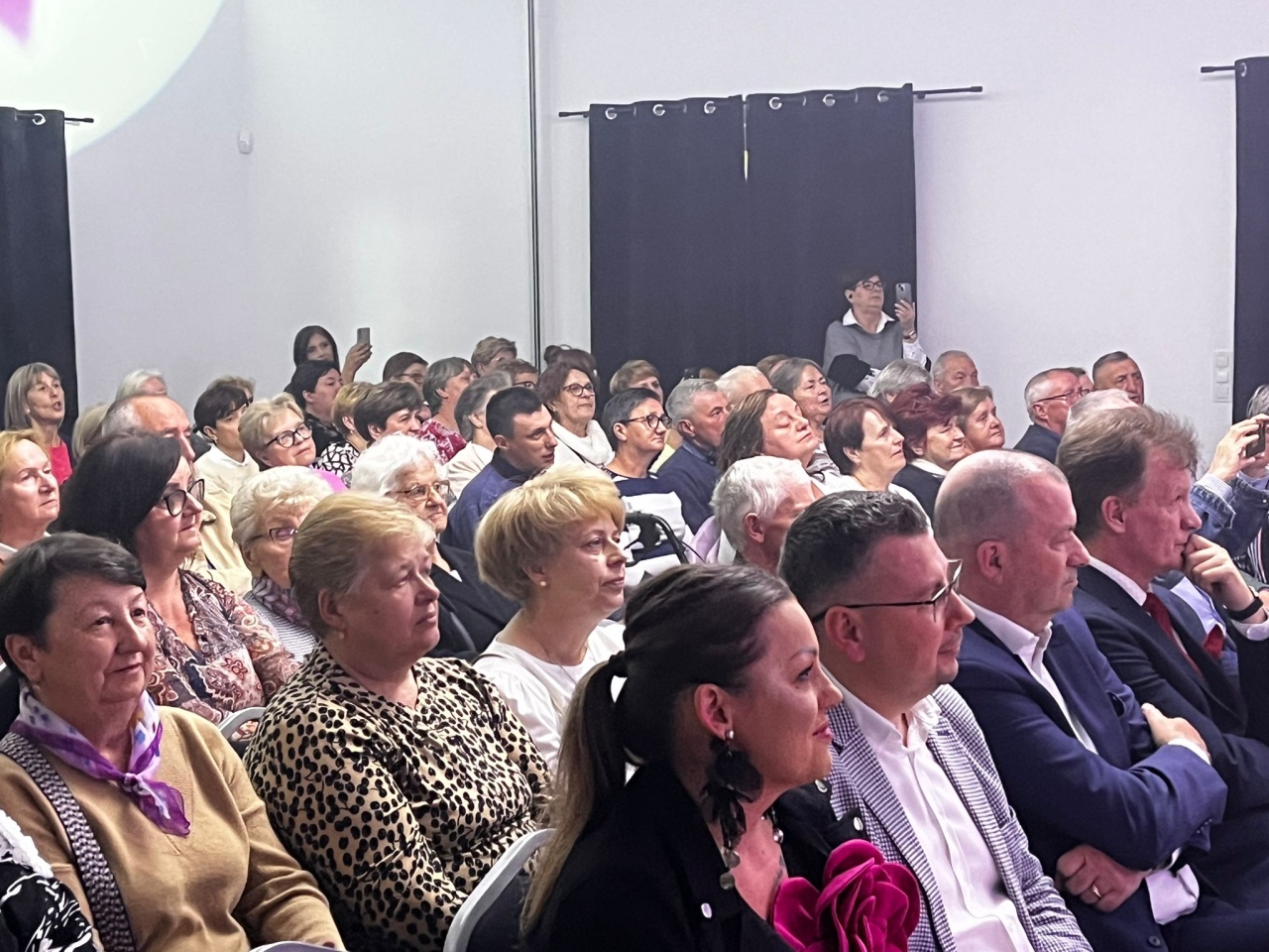 Kolejny wieczór wspomnień z muzyką Krzysztofa Krawczyka - zdjęcie #31 - eOstroleka.pl