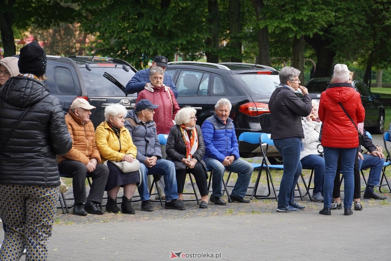Potańcówka pod chmurką na Osiedlu Dzieci Polskich [10.05.2025] - zdjęcie #56 - eOstroleka.pl