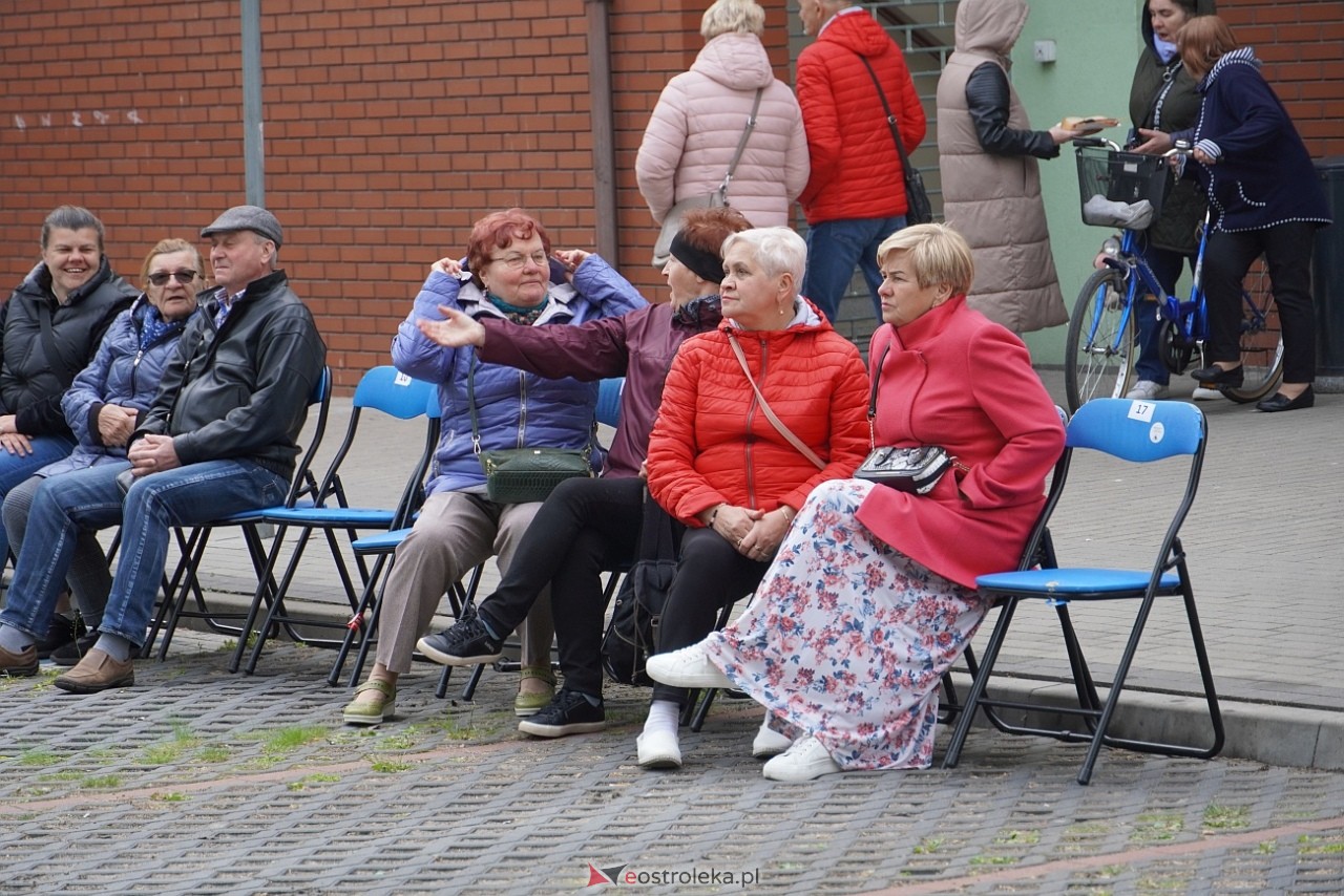 Potańcówka pod chmurką na Osiedlu Dzieci Polskich [10.05.2025] - zdjęcie #51 - eOstroleka.pl