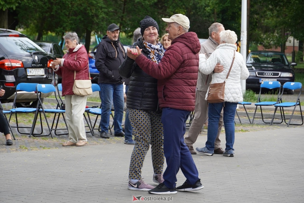 Potańcówka pod chmurką na Osiedlu Dzieci Polskich [10.05.2025] - zdjęcie #48 - eOstroleka.pl