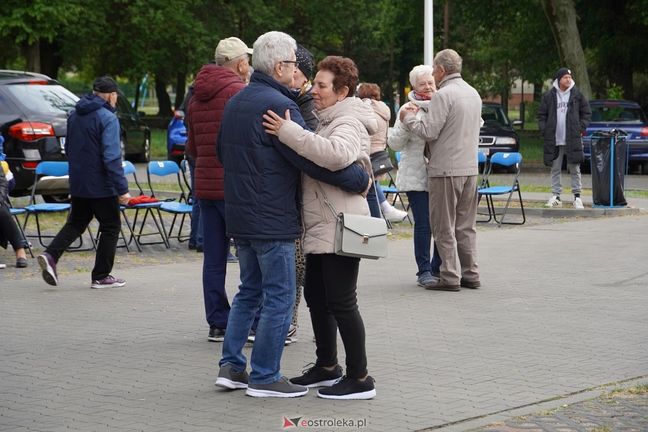 Potańcówka pod chmurką na Osiedlu Dzieci Polskich [10.05.2025] - zdjęcie #47 - eOstroleka.pl