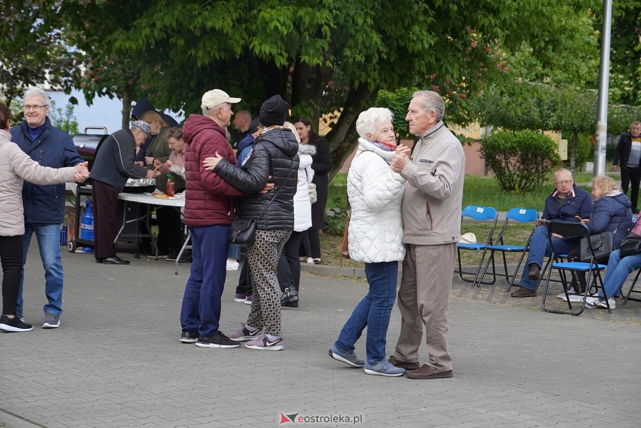 Potańcówka pod chmurką na Osiedlu Dzieci Polskich [10.05.2025] - zdjęcie #44 - eOstroleka.pl