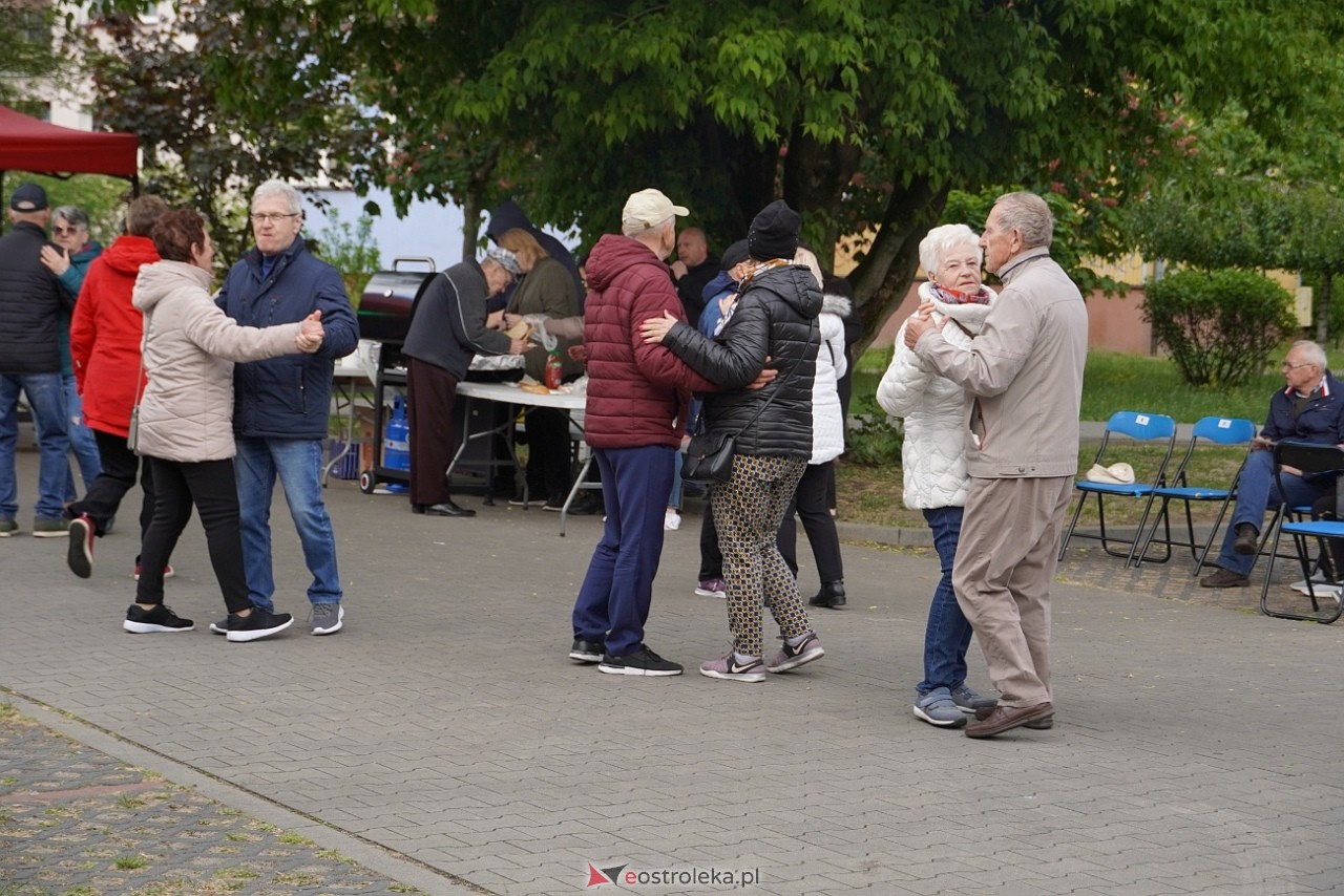 Potańcówka pod chmurką na Osiedlu Dzieci Polskich [10.05.2025] - zdjęcie #43 - eOstroleka.pl