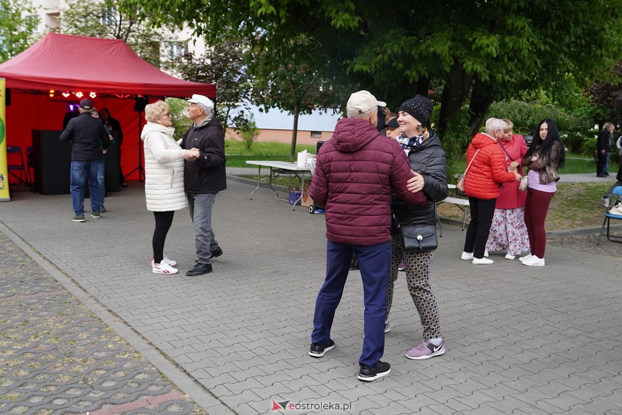 Potańcówka pod chmurką na Osiedlu Dzieci Polskich [10.05.2025] - zdjęcie #30 - eOstroleka.pl