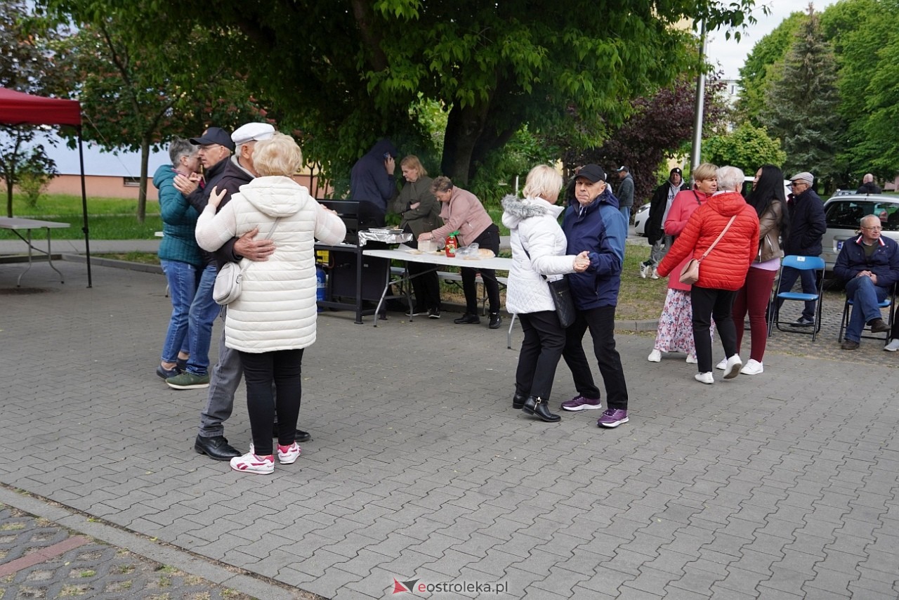 Potańcówka pod chmurką na Osiedlu Dzieci Polskich [10.05.2025] - zdjęcie #25 - eOstroleka.pl