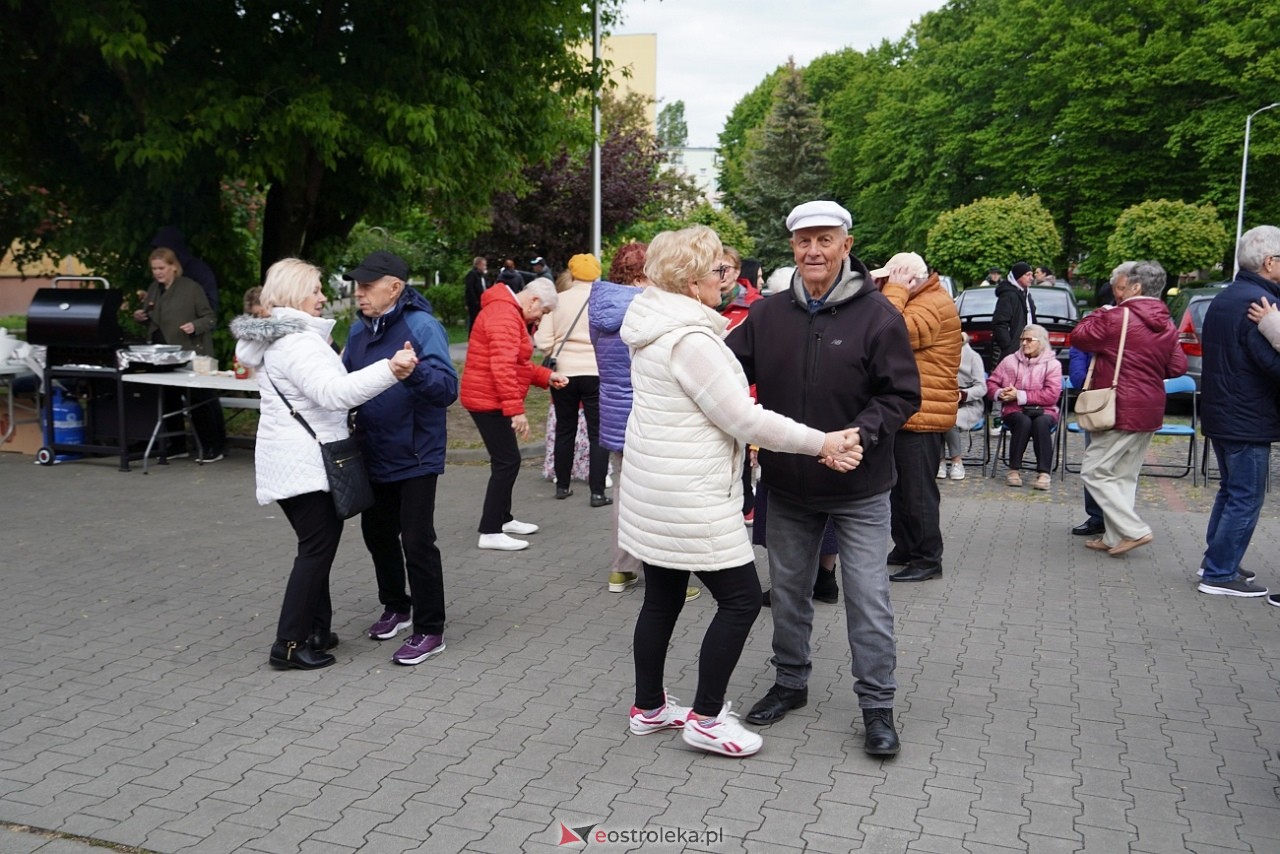 Potańcówka pod chmurką na Osiedlu Dzieci Polskich [10.05.2025] - zdjęcie #21 - eOstroleka.pl