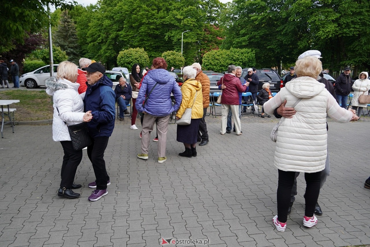 Potańcówka pod chmurką na Osiedlu Dzieci Polskich [10.05.2025] - zdjęcie #20 - eOstroleka.pl