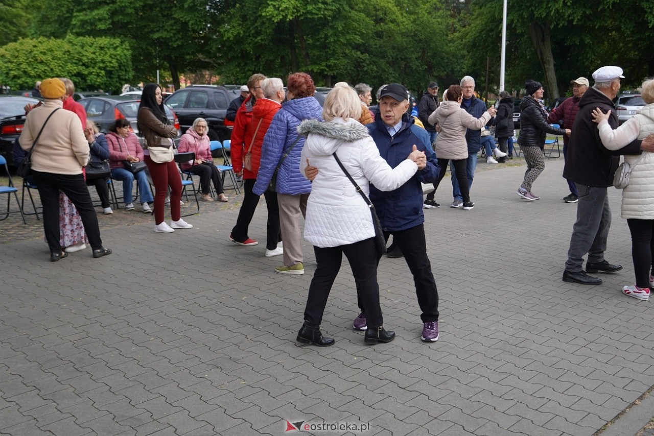 Potańcówka pod chmurką na Osiedlu Dzieci Polskich [10.05.2025] - zdjęcie #16 - eOstroleka.pl
