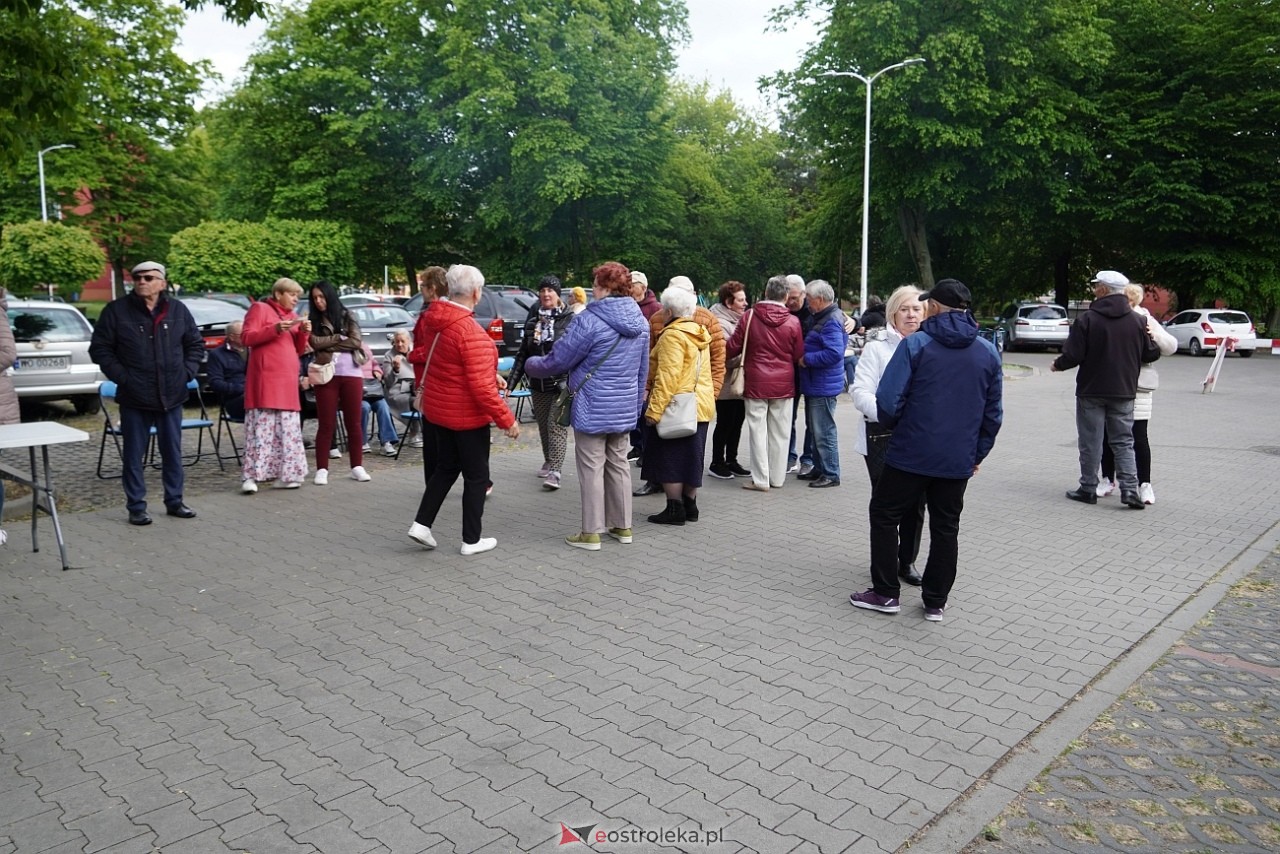 Potańcówka pod chmurką na Osiedlu Dzieci Polskich [10.05.2025] - zdjęcie #10 - eOstroleka.pl
