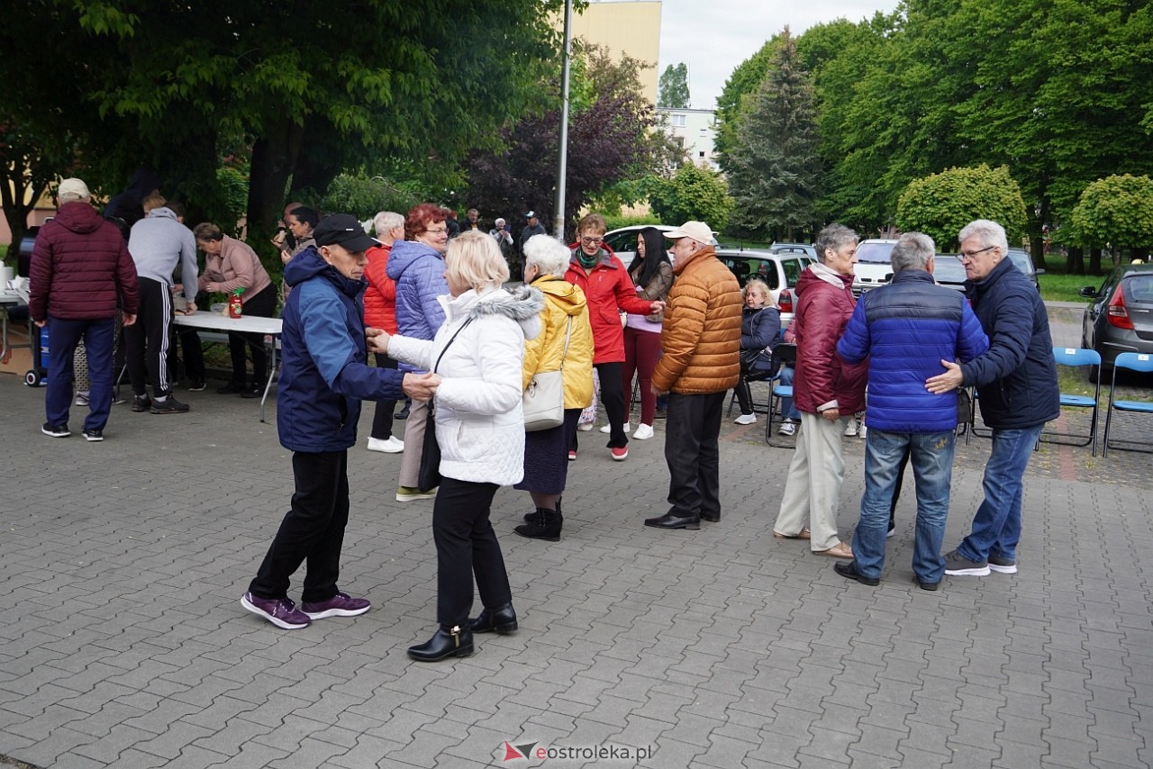 Potańcówka pod chmurką na Osiedlu Dzieci Polskich [10.05.2025] - zdjęcie #9 - eOstroleka.pl