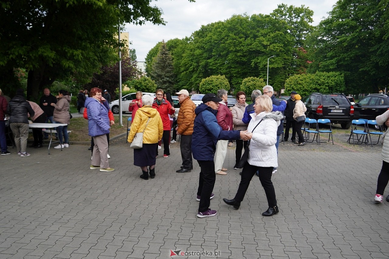 Potańcówka pod chmurką na Osiedlu Dzieci Polskich [10.05.2025] - zdjęcie #6 - eOstroleka.pl
