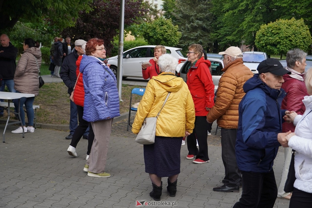 Potańcówka pod chmurką na Osiedlu Dzieci Polskich [10.05.2025] - zdjęcie #5 - eOstroleka.pl