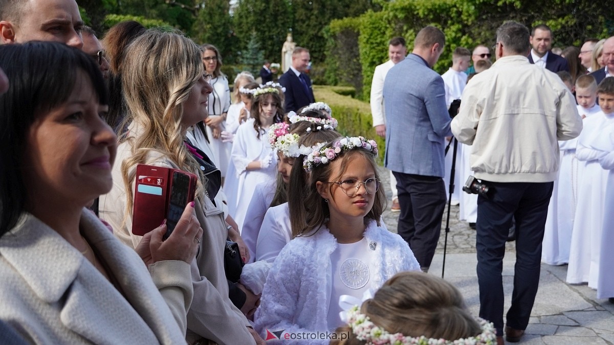 I Komunia Święta w parafii pw. Św. Wojciecha w Ostrołęce [11.05.2025] - zdjęcie #50 - eOstroleka.pl