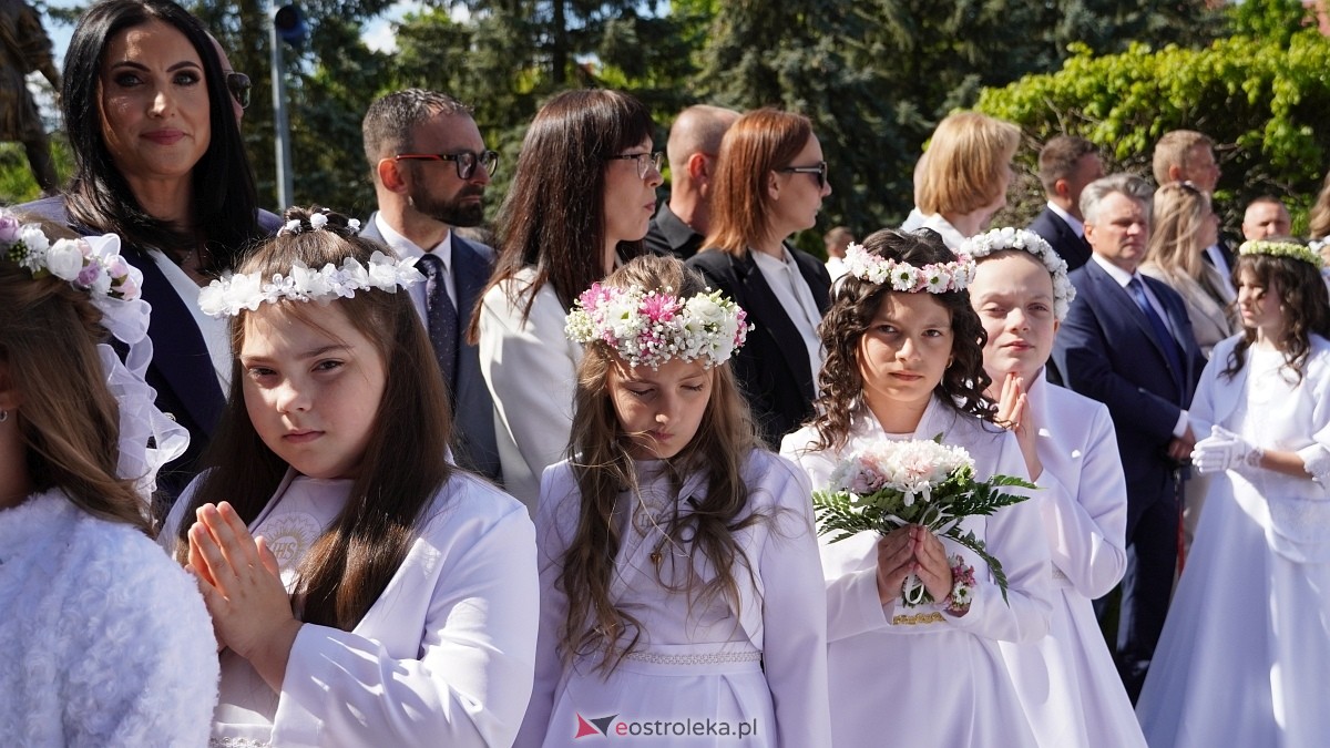 I Komunia Święta w parafii pw. Św. Wojciecha w Ostrołęce [11.05.2025] - zdjęcie #43 - eOstroleka.pl