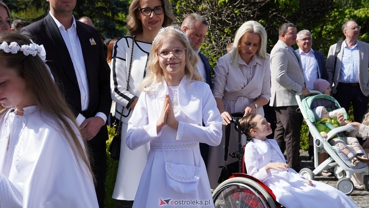 I Komunia Święta w parafii pw. Św. Wojciecha w Ostrołęce [11.05.2025] - zdjęcie #40 - eOstroleka.pl